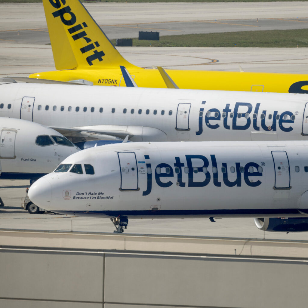 For Struggling JetBlue, Spirit’s Demise May Offer an Opportunity