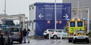 EN DIRECT, hantavirus : l’arrivée du vol sanitaire rapatriant les cinq Français qui se trouvaient à bord du MV « Hondius » est prévue « d’ici à 17 heures » à l’aéroport du Bourget