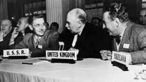 A Keynesian solution to global imbalances