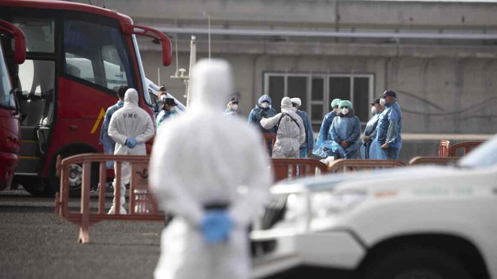 Hantavirus-hit cruise ship begins disembarking passengers in Tenerife