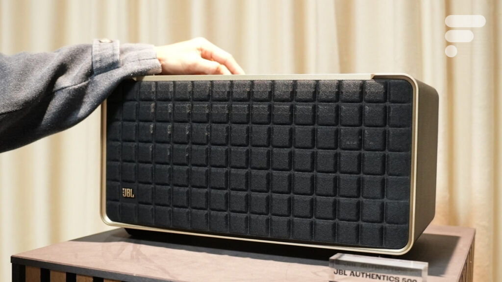 La JBL Authentics 500, une enceinte résidentielle rétro et compatible Dolby Atmos, s’allège de 250 €