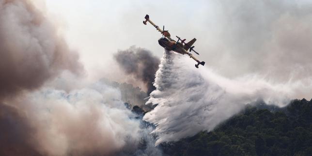 Derrière le défaut des moyens aériens contre les incendies : l’intensité des feux, leur simultanéité, et une maintenance difficile des Canadair