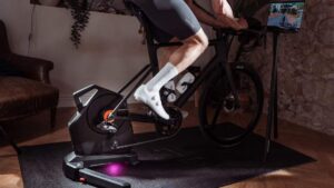 Le Van Rysel RCR perd 190 € chez Decathlon : l’alternative ultime aux home trainers ultra-chers 