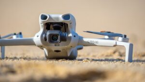 On a trouvé le drone parfait pour vos vacances : le DJI Lito 1 qui filme en 4K est en promo avec ses accessoires