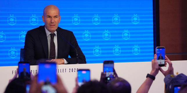 Zinédine Zidane, patient nouveau sélectionneur qui a « tout refusé pour l’équipe de France »