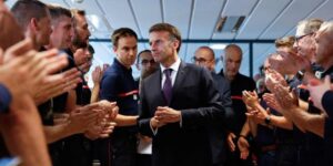 En Gironde, Emmanuel Macron appelle à l’unité « pour gagner la bataille » contre l’incendie