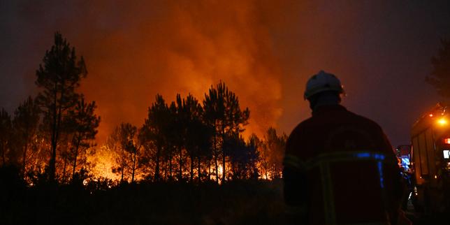 EN DIRECT, incendies : 14 reprises de feu ont été constatées mardi en Gironde, mais « le feu est toujours stabilisé », selon la préfète ; dans le Var, le feu du Gros Bessillon est fixé