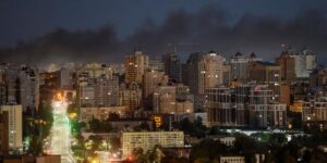 EN DIRECT, guerre en Ukraine : la Russie bombarde les villes de Kiev, Lviv et Kryvy Rih