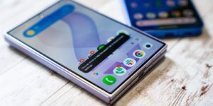 Samsung Galaxy phones add a Pixel-style dedicated Google Search bar on homescreen [Gallery]