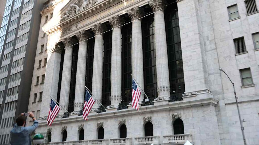 Hedge funds face demands to stump up collateral as AI stocks tumble