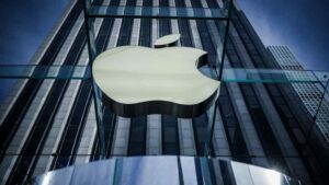 Apple tops tn valuation for first time