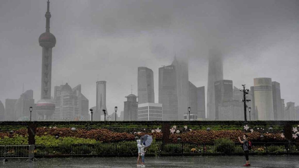 Chinese stocks on track for worst month in decade