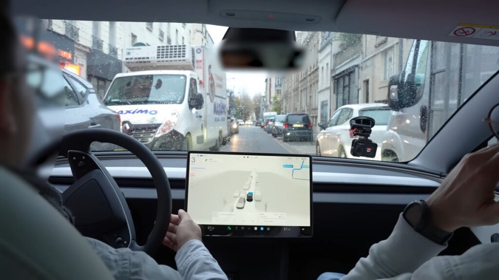 Pas de Tesla FSD en France, Toyota est en plein malaise et un avantage pour les VE en Belgique : le récap’ Vroom de la semaine