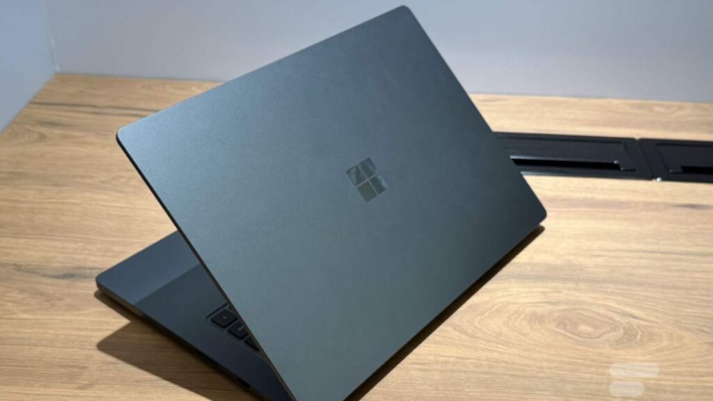 Trouvé au bord de la route, le Surface Laptop Ultra dévoile les performances de la puce Nvidia RTX Spark