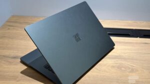 Trouvé au bord de la route, le Surface Laptop Ultra dévoile les performances de la puce Nvidia RTX Spark