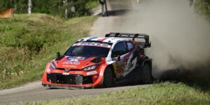 Sébastien Ogier et son copilote indemnes après une sortie de route spectaculaire au rallye de Finlande