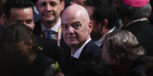 La FIFA dénonce « un effort concerté et continu » pour affaiblir son président, Gianni Infantino, sous le feu des critiques