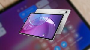 This 0 Lenovo tablet has a 144Hz screen and a level of versatility that shouldn&rsquo;t exist at this price