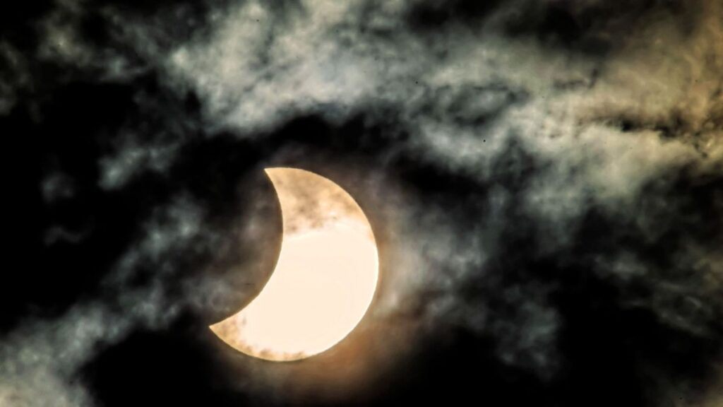 Comment suivre en direct la grande éclipse solaire totale du 12 août 2026 ?