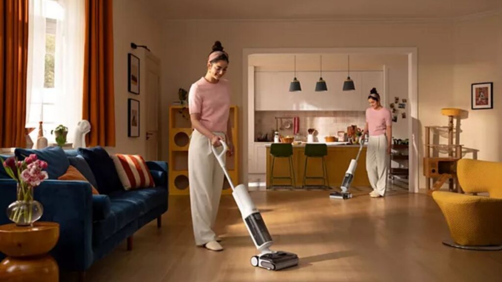 Le Roborock F25 RT Gen 2, l’aspirateur balai laveur qui se faufile sous les meubles, est à -40 %