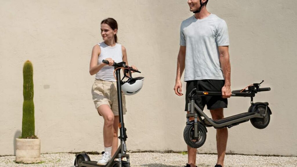 Trottinette électrique : le casque et le gilet réfléchissant deviennent obligatoires à Paris et en petite couronne