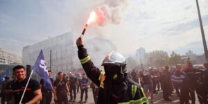 Grève dans la fonction publique : plus de 170 manifestations et des blocus dans les lycées attendus mardi