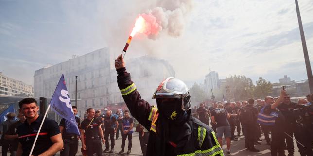 Grève dans la fonction publique : plus de 170 manifestations et des blocus dans les lycées attendus mardi