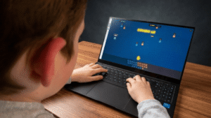 Pour aider son fils dyslexique, ce père a créé un jeu gratuit qui apprend à taper au clavier