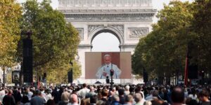 EN DIRECT, visite du pape à Paris : lors de sa messe à la Concorde, Léon XIV s’adresse à une jeunesse en quête de sens et met en garde contre le « vide intérieur »
