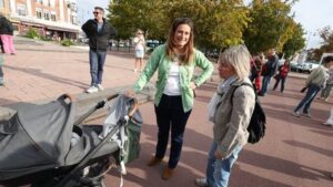 Marine Tondelier fait son retour en manifestation, mais pas en campagne « à plein temps », quelques jours après la naissance de son fils