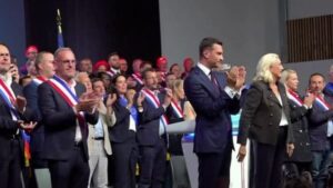Jordan Bardella visé par des accusations d&rsquo;antisémitisme, le RN affiche son soutien