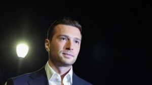 Accusé d&rsquo;antisémitisme,  Jordan Bardella dénonce « une guerre totale » contre le RN, Mediapart fustige « la violence sidérante de l&rsquo;extrême droite »