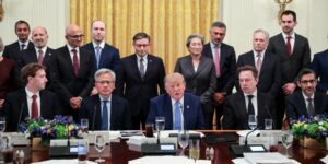 Refusant de brider l’intelligence artificielle, Donald Trump met en scène l’autorégulation de ses acteurs