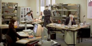 « Les jeunes se retrouvent bloqués par une bureaucratie étouffante, des reportings en doublon ou des logiciels inopérants » : deux chercheurs auscultent la notion de « stupidité au travail »