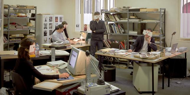 « Les jeunes se retrouvent bloqués par une bureaucratie étouffante, des reportings en doublon ou des logiciels inopérants » : deux chercheurs auscultent la notion de « stupidité au travail »