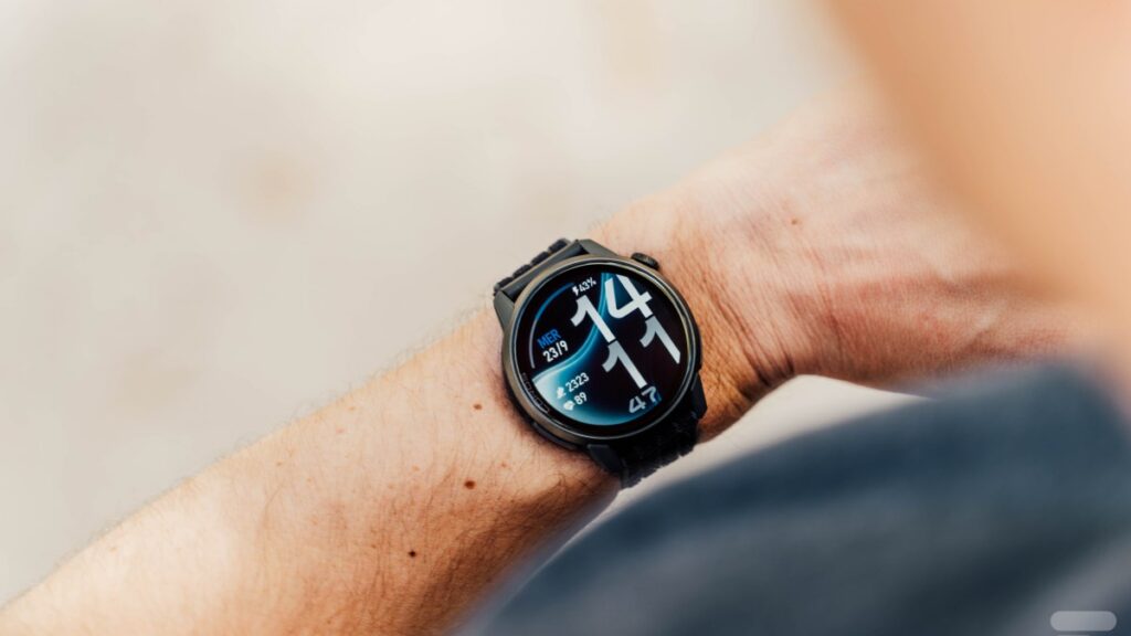 J’ai testé la Coros Pace 4 Pro : un écran géant, des matériaux premium et une autonomie monstrueuse