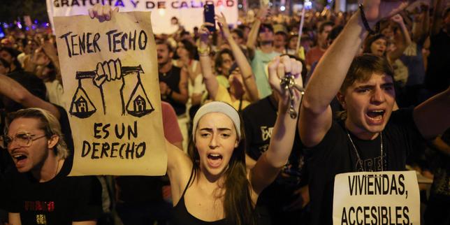 Crise du logement en Espagne : des milliers de manifestants à Madrid pour soutenir une octogénaire expulsée de chez elle