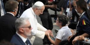 Visite du pape à Lourdes : Léon XIV réaffirme son opposition à l’aide à mourir et dénonce le « fléau » des violences sexuelles au sein de l’Eglise