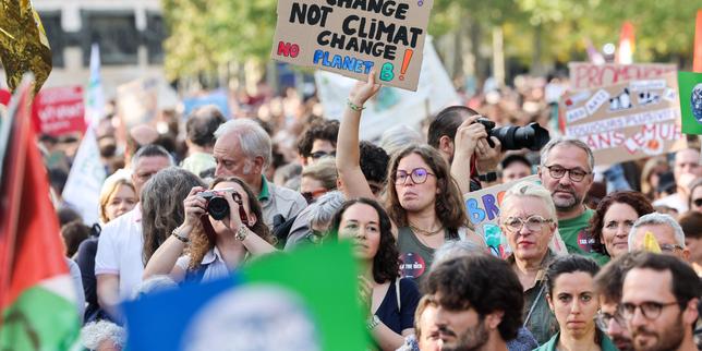 Marches pour le climat : des milliers de manifestants partout en France après un été de tous les records