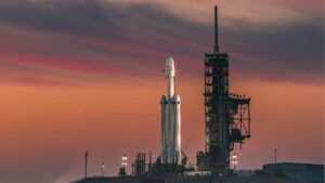 SpaceX lance pour la première fois une Falcon Heavy pour une mission secrète du renseignement américain