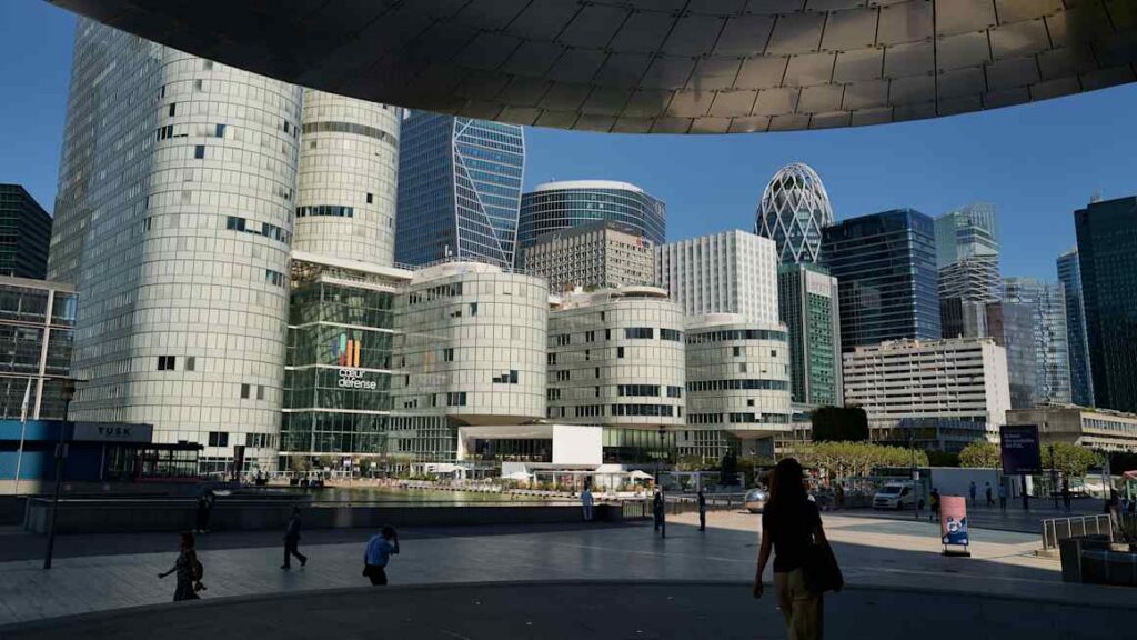 Vanguard warns France is ‘degrading credit’ as borrowing costs surge