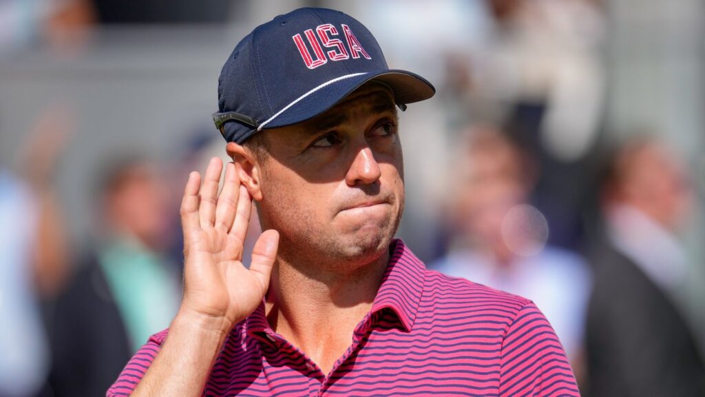 USA closing on early points as Internationals cling onto shock lead LIVE!