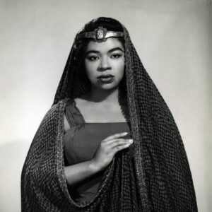 Martina Arroyo, Luminous Soprano Who Broke Barriers, Dies at 90