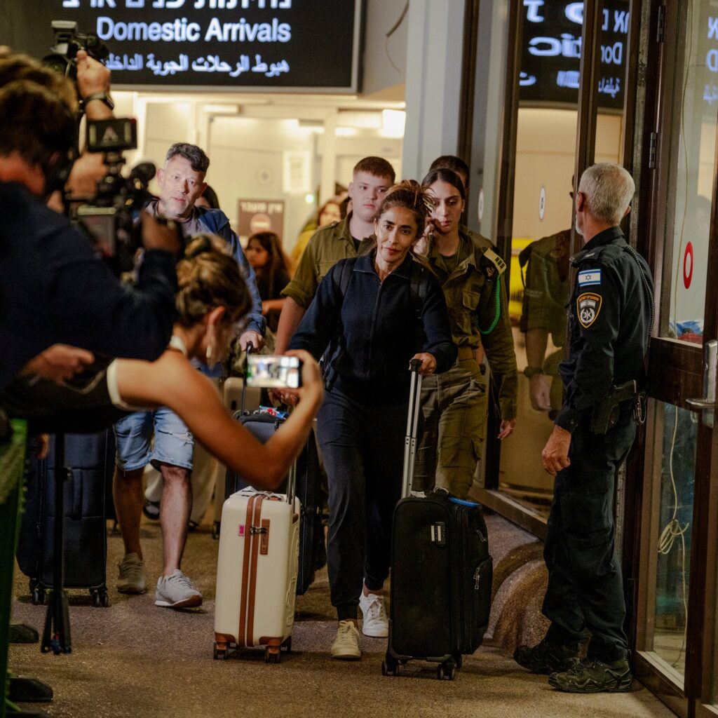 Live Updates: Israelis Celebrate Passengers’ Return as Questions Swirl Over Flight Attack