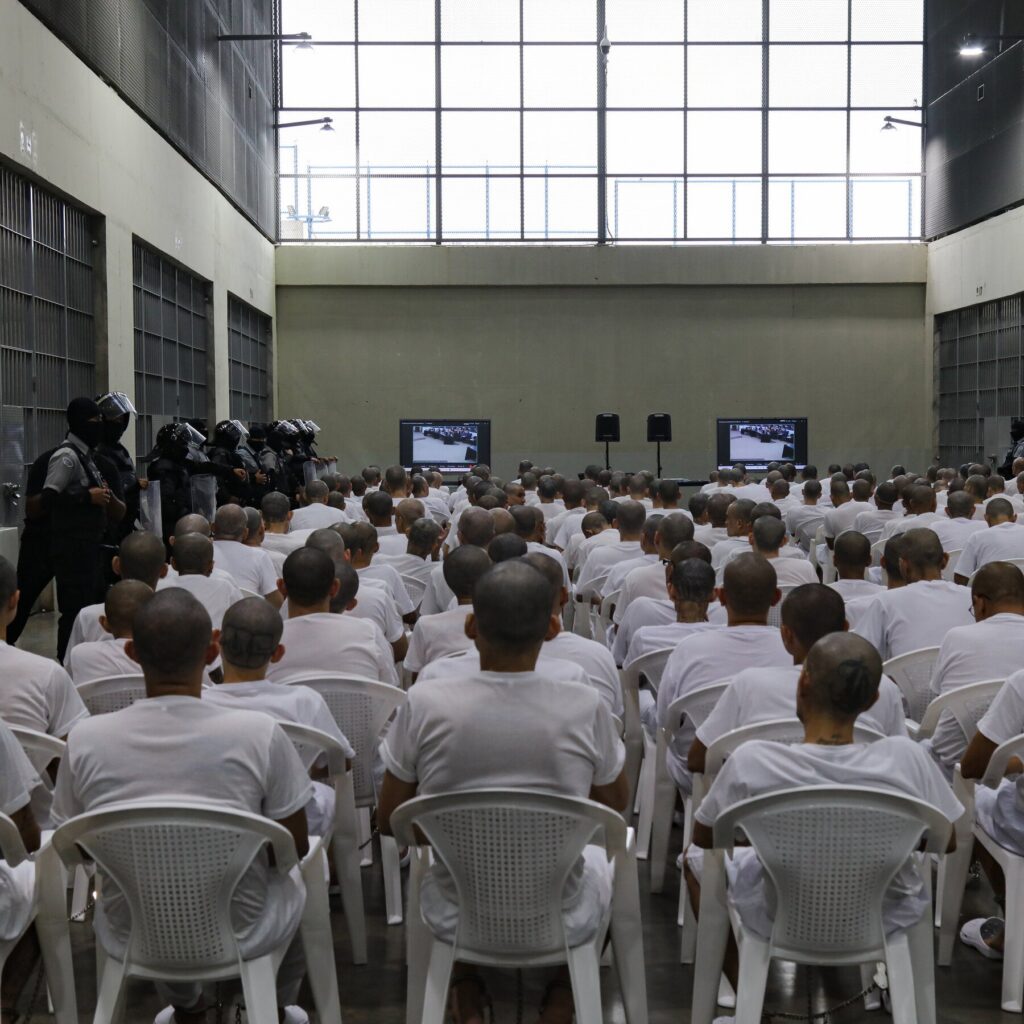 Mass Trials Put Hundreds in One Dock in El Salvador