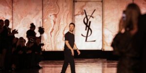 Le départ d’Anthony Vaccarello de Saint Laurent, nouveau défi pour la relance de Kering