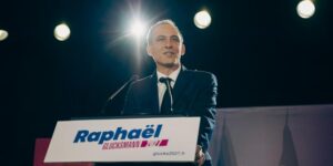 EN DIRECT, primaire à gauche : Raphaël Glucksmann, élu dès le premier tour, promet de « rassembler » la gauche pour « battre l’extrême droite », et réaffirme son refus de s’allier avec LFI