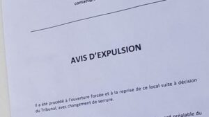 Est-il possible légalement d&rsquo;expulser de son logement social la famille d&rsquo;un lycéen casseur, comme le demande Éric Ciotti ?