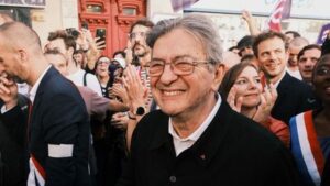 « Sa dynamique inquiète beaucoup » : pourquoi Jean-Luc Mélenchon est-il « très haut très tôt » dans les sondages pour la présidentielle ?