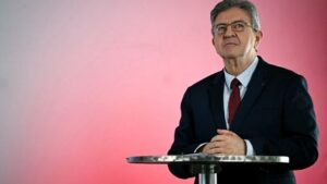 La France insoumise présente son projet de budget 2027 avec 25 milliards d&rsquo;euros dédiés à la « diminution » de la dette